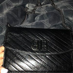 Authentic BALENCIAGA shoulder bag.🥵